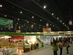 Выставка сувениров, косметики, аутентичных товаров из Тайланда